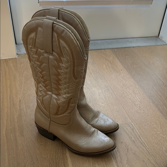 Shoes - Tan Western Cowboy Boots